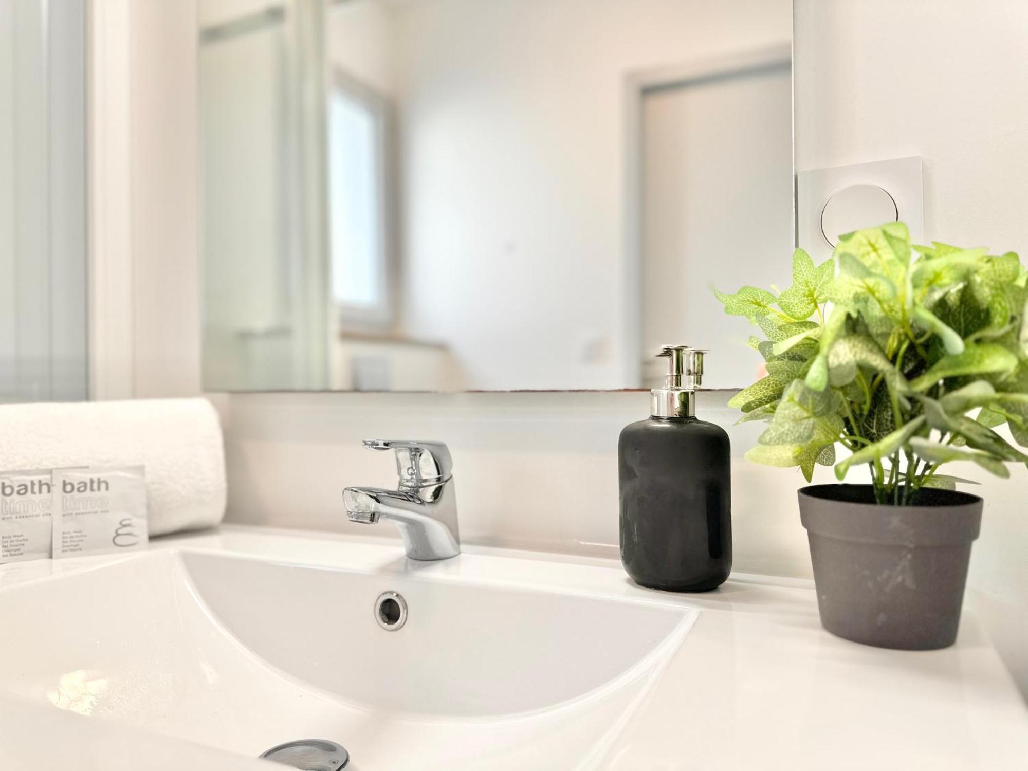 La Fabrique - Parking - Exterieur - Clim - Fibre Apartment Mont-de-Marsan Ngoại thất bức ảnh